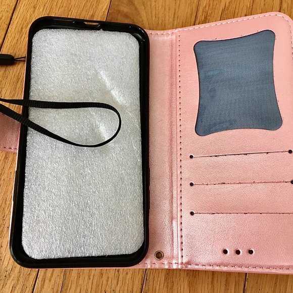 iPhone X/XS Cover & Wallet - Picture 2 of 3